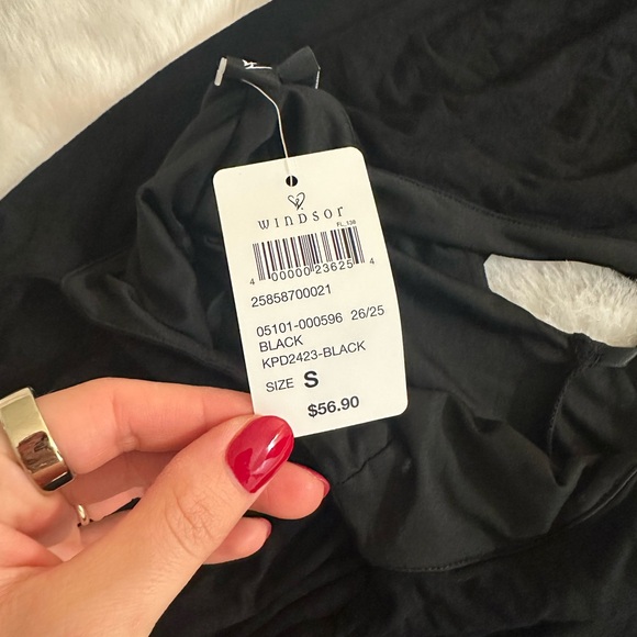 Off-Shoulder Black Midi Dress - Picture 5 of 5